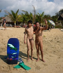 nudists on the beach 5e6535e2e3f0b.jpg