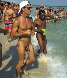 nudists on the beach 5e6536062aef0.jpg