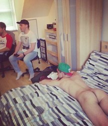 the funny ass of straight guys 5e6be6d651602.jpg