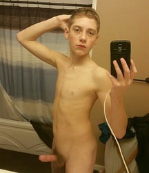 naked with my mobile 5e6e35d22acf1.jpg