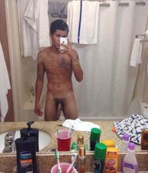 naked with my mobile 5e6e35e2266d0.jpg