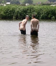 two guys, two asses 5e6e364fd074d.jpg