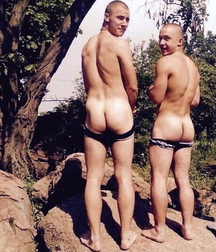two guys, two asses 5e6e3662271a9.jpg