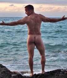 guys on the beach 5e779ee95f61c.jpg