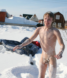 having fun with the snow 5e7d0be24c5a4.jpg