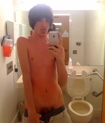 guys with cell phones 5e8234b5af3b3.jpg