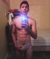 guys with cell phones 5e8234bf3ea37.jpg