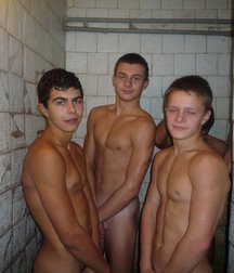 an indiscreet look in the locker room 5e89f7a12e33e.jpg