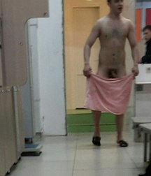 naked boys with towel 5e9dc53934990.jpg