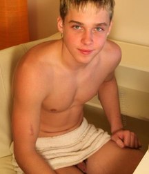 naked boys with towel 5e9dc559db44f.jpg