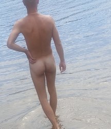boys who love water 5e9dc70230a57.jpg