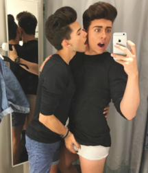 friends and selfies 5ea502e694c40.png