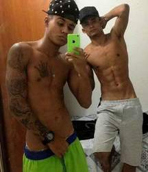 friends and selfies 5ea50304dda8c.jpg