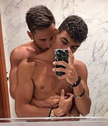 friends and selfies 5ea5031241e25.jpg