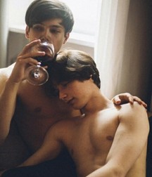 kiss me boy 5ea9e1999140c.jpg