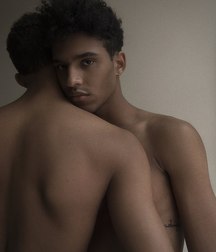 kiss me boy 5ea9e1b94cada.jpg