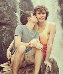 kiss me boy 5ea9e1c1d0d37.jpg