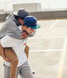 kiss me boy 5ea9e1c35bf34.jpg