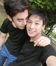 kiss me boy 5ea9e1cba4088.jpg