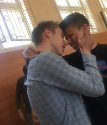 kiss me boy 5ea9e1e17e19d.jpg