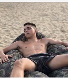 magical beauty of straight guys 5eaef4f593c31.jpg