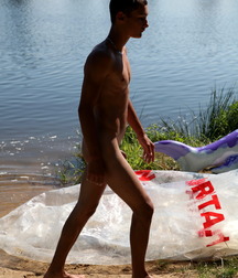 nudists on the beach 5eaef6836c04e.jpg