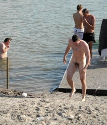 nudists on the beach 5eaef68f8136c.jpg