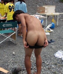 the friend showing his ass 5eaef77eb9e8e.jpg