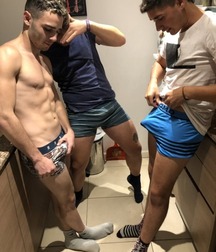 guys with hidden erection 5ebdb0cd4894d.jpg