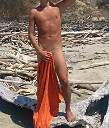 Sexy towel twink boy tube 619bbfb10c6f0.jpeg