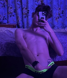 Selfie sexy mirror boys gay porn 61c22f80b08d8.jpeg