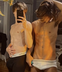 Selfie sexy mirror boys gay porn 61c22f82b8494.jpeg