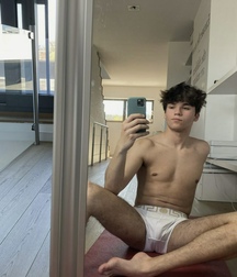 Selfie sexy mirror boys gay porn 61c22f9aae4f5.jpeg