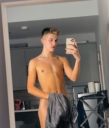 Selfie sexy mirror boys gay porn 61c22fbab7ddd.jpeg