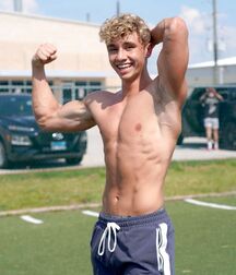 Powerful bicips jock twink tube 61c36a378245f.jpeg