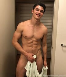 Naked under the towel shower boys porn locker room 61d4009b8ba84.jpeg