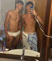 Friends in selfies cute guys snap it 62886ab57be0e.jpeg