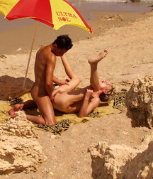 2 Very Hot Beach lads! 58b5a6f3e6267.jpg