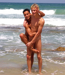 2 Very Hot Beach lads! 58b5a71b66229.jpg