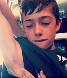 SOMETHING GREEN - Boys Porn, Teens & Twinks 5eb4610115477.jpg