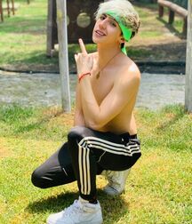 SOMETHING GREEN - Boys Porn, Teens & Twinks 5eb461126c13c.jpg