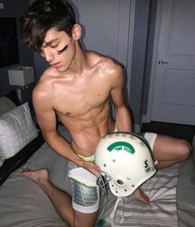 SOMETHING GREEN - Boys Porn, Teens & Twinks 5eb4612ccb1e1.jpg