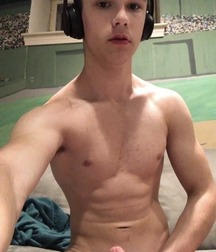 SOMETHING GREEN - Boys Porn, Teens & Twinks 5eb4618fe5834.jpg