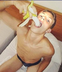 SOMETHING YELLOW - Boys Porn, Teens & Twinks 5eb462f81f2a6.jpg