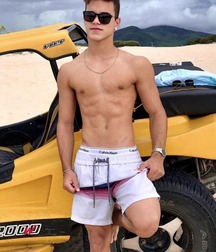 SOMETHING YELLOW - Boys Porn, Teens & Twinks 5eb4631552d3e.jpg