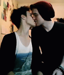 twinks kiss me !... 5b0523dd7e3cd.gif