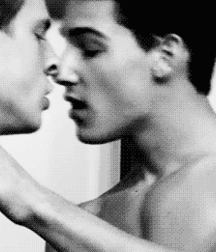 twinks kiss me !... 5b0523e95317f.gif