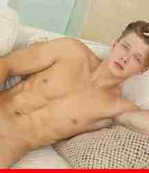 Chris 599b39a700c11.jpg