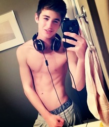 shirtless boys 59bc15b52b006.jpg