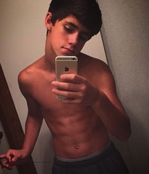 shirtless boys 59d8ed9f452d1.jpg